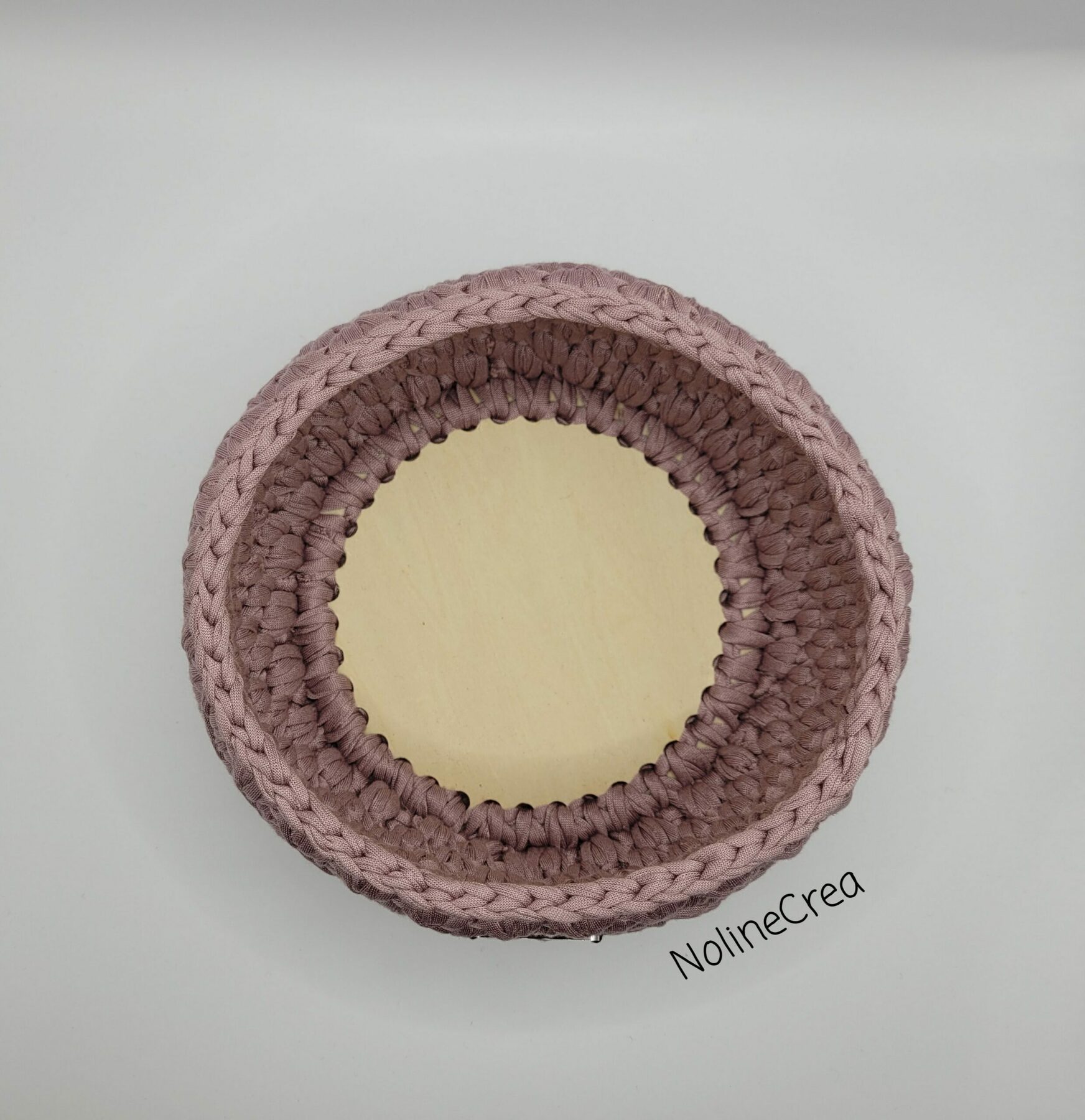 panier rose base en bois vue de face
