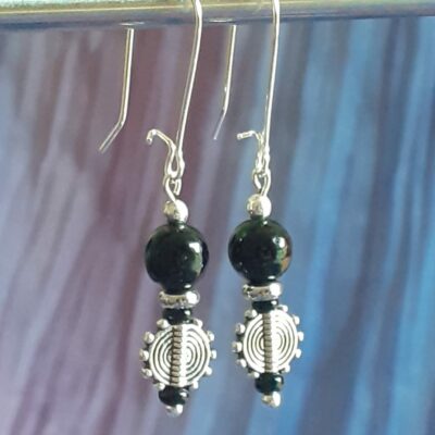 Petites Boucles d'oreilles pendantes, argentées, noir