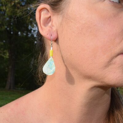 Boucle d'oreille goute jaune