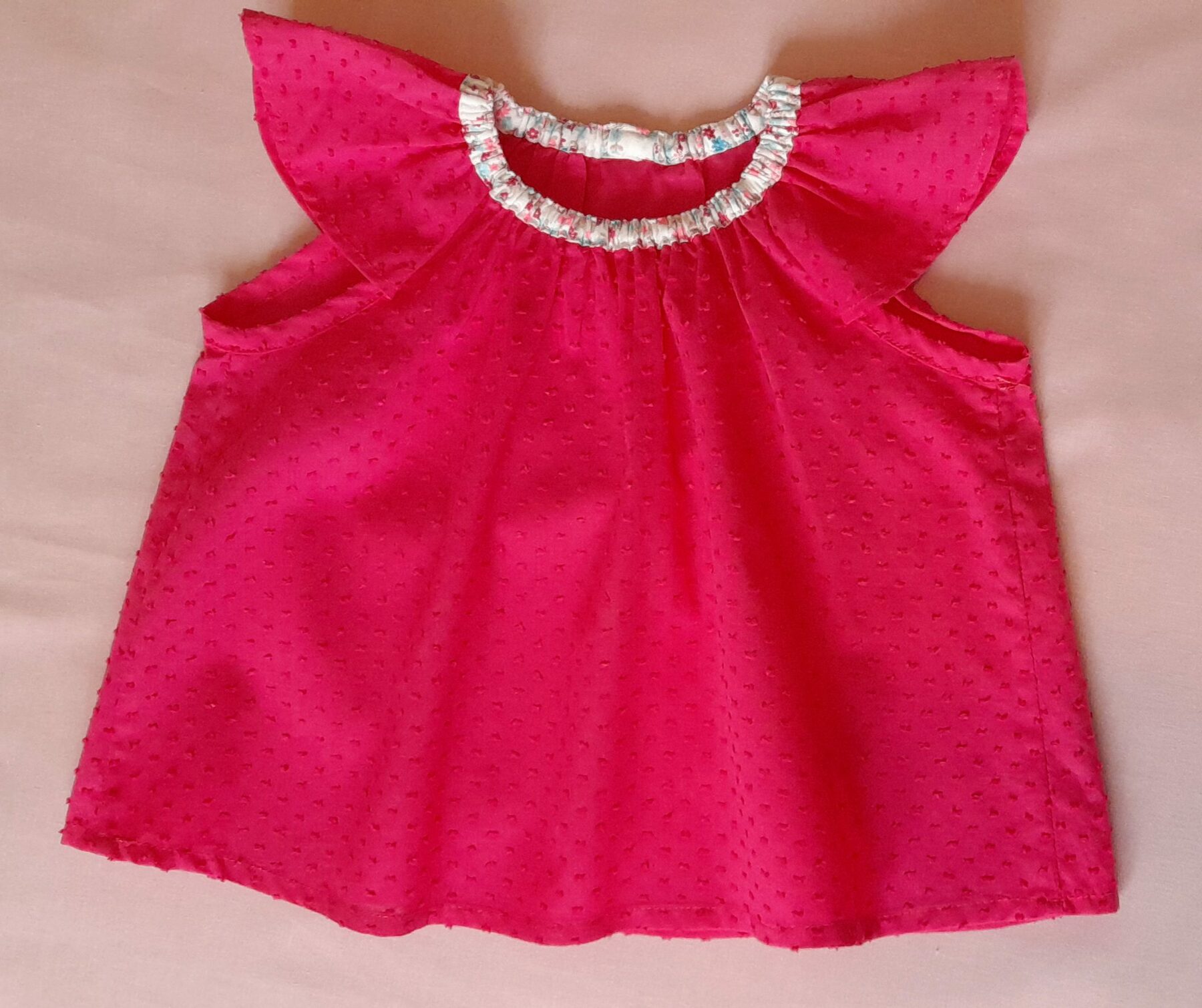 vetement bebe top manches papillon rose fuchsia
