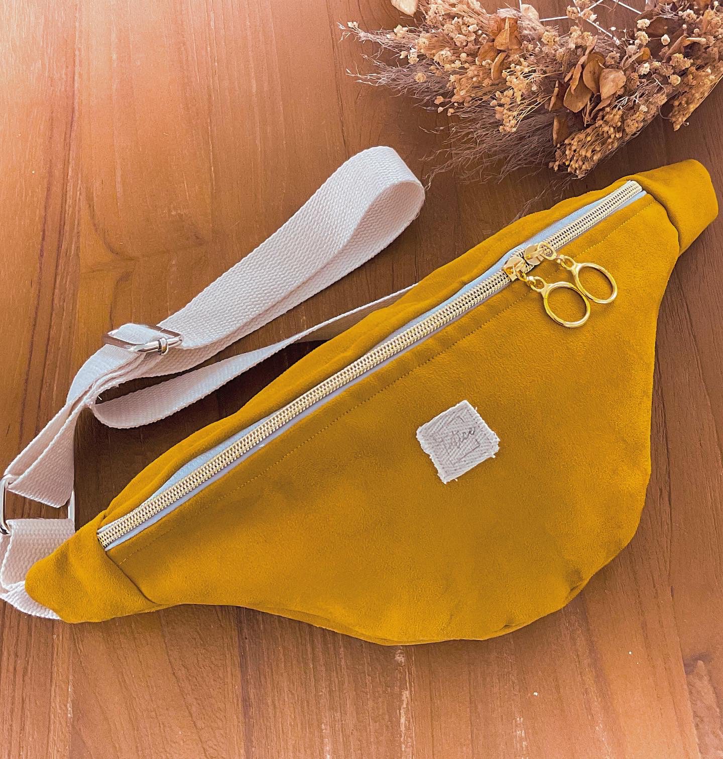 Sac banane velours jaune moutarde