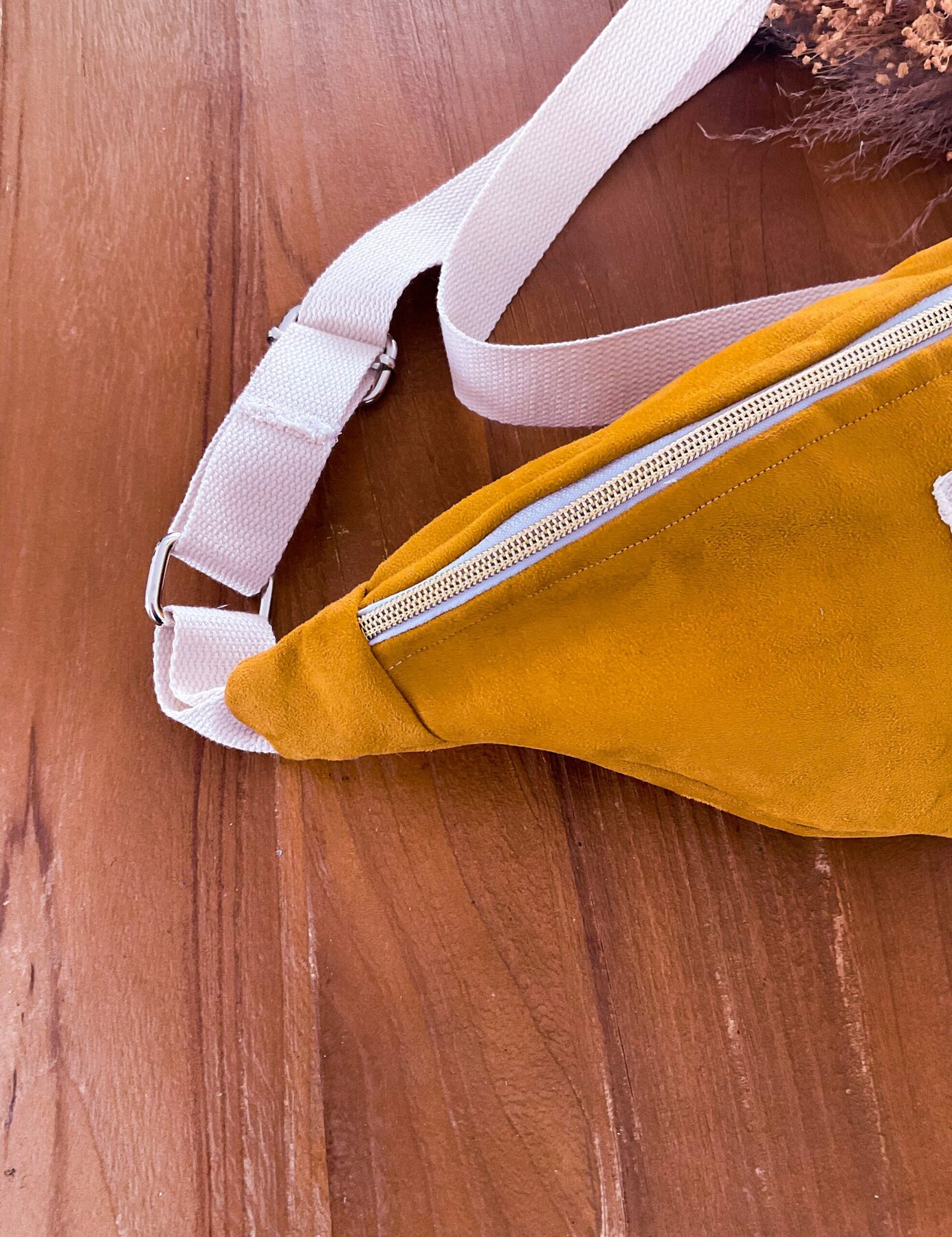 Sac banane velours jaune moutarde
