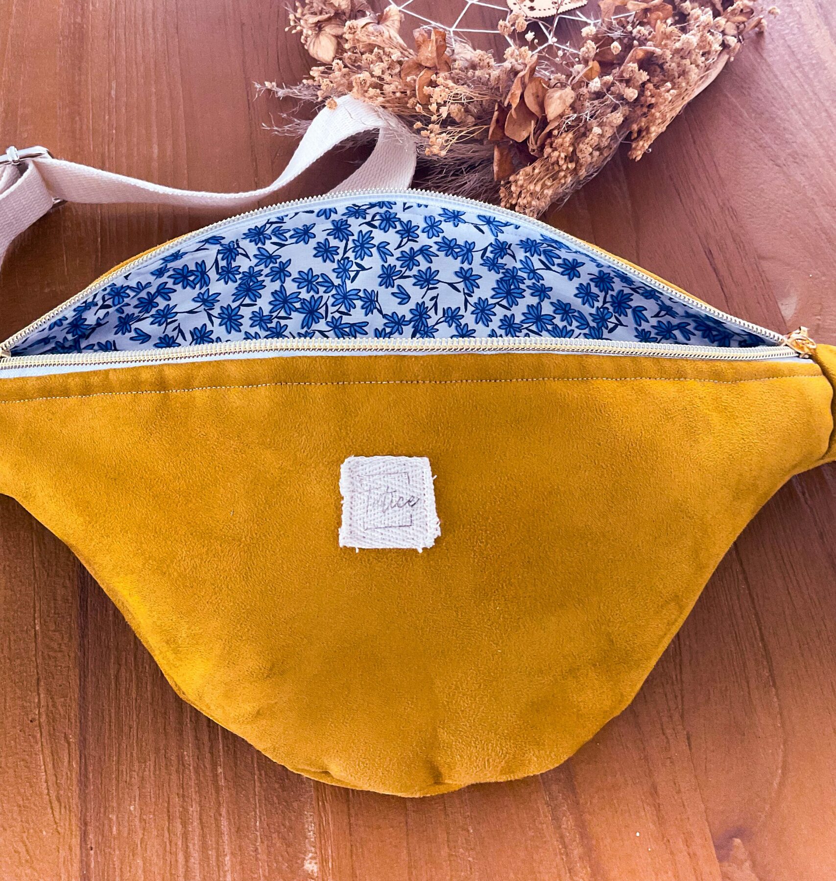 Sac banane velours jaune moutarde