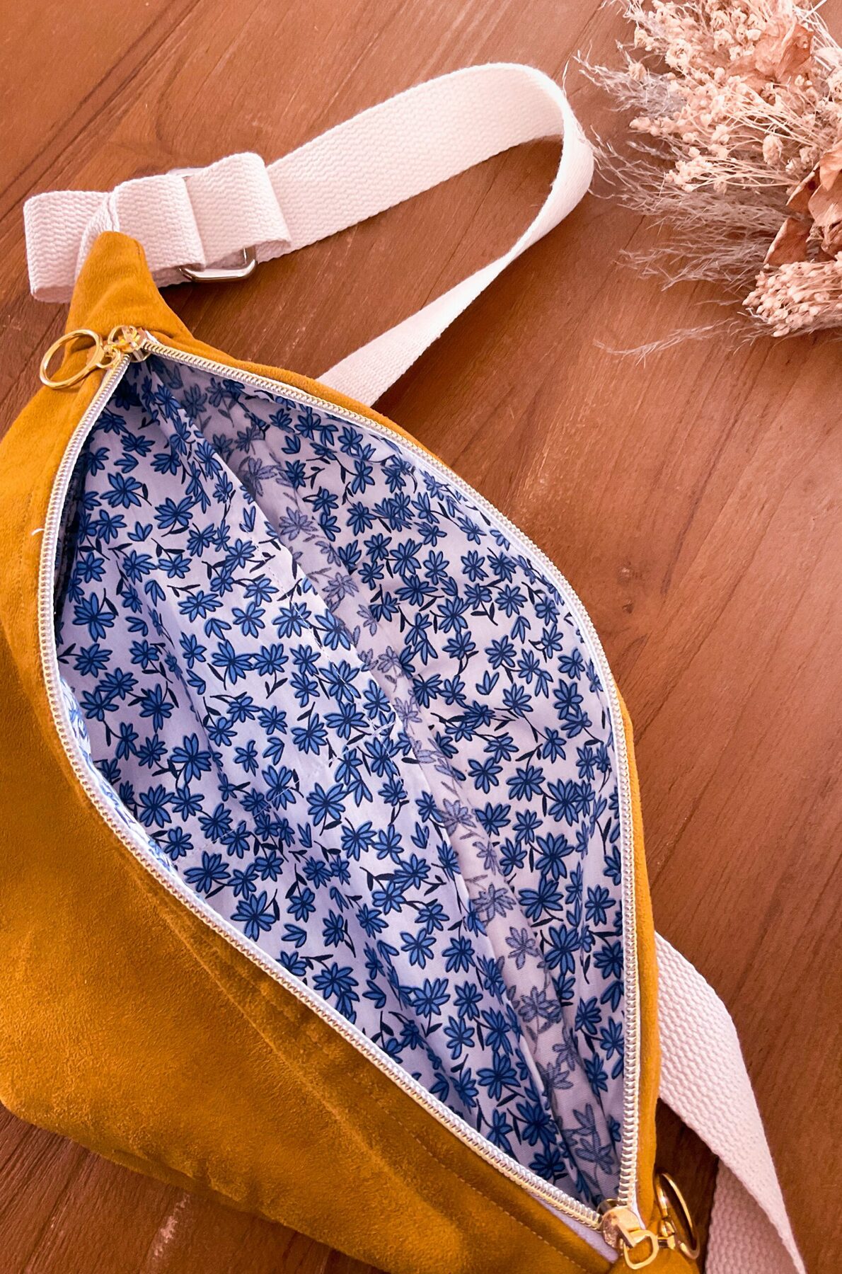 Sac banane velours jaune moutarde