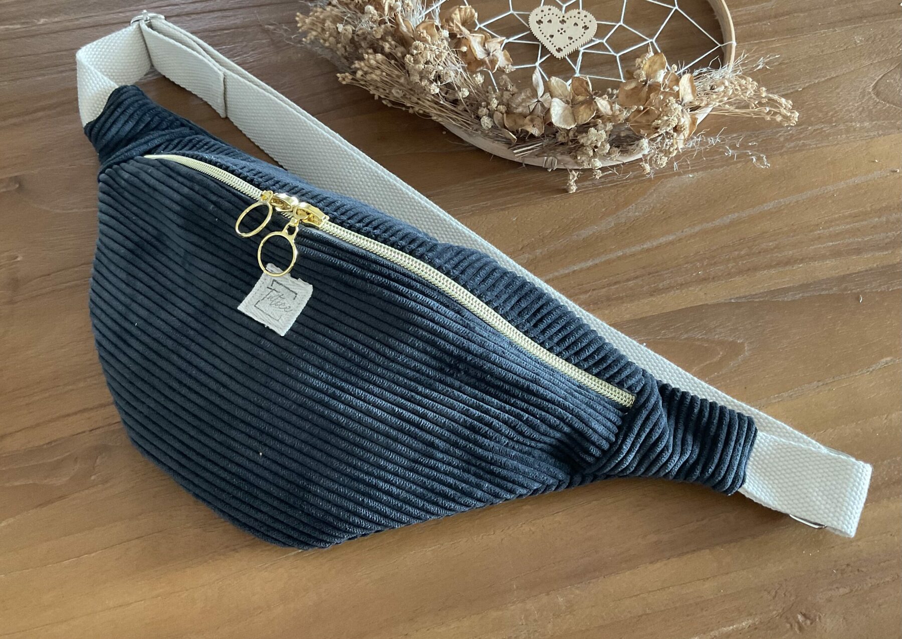 Sac banane velours côtelé noir