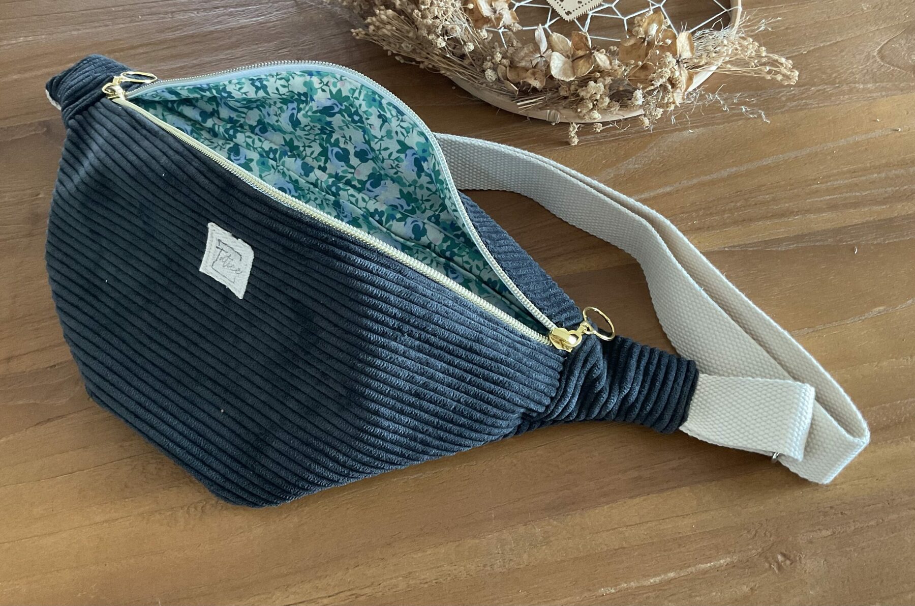 Sac banane velours côtelé noir