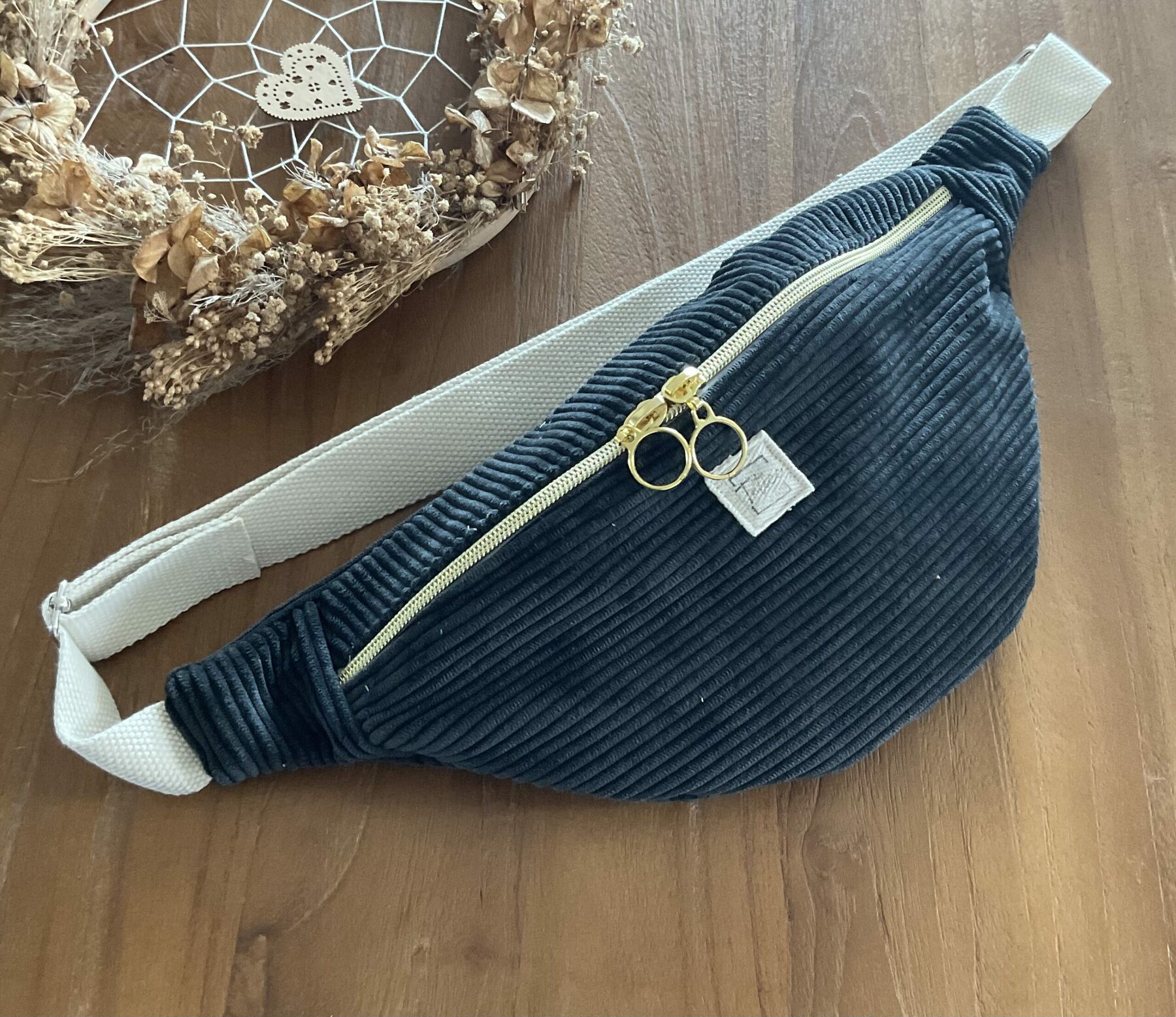 Sac banane velours côtelé noir