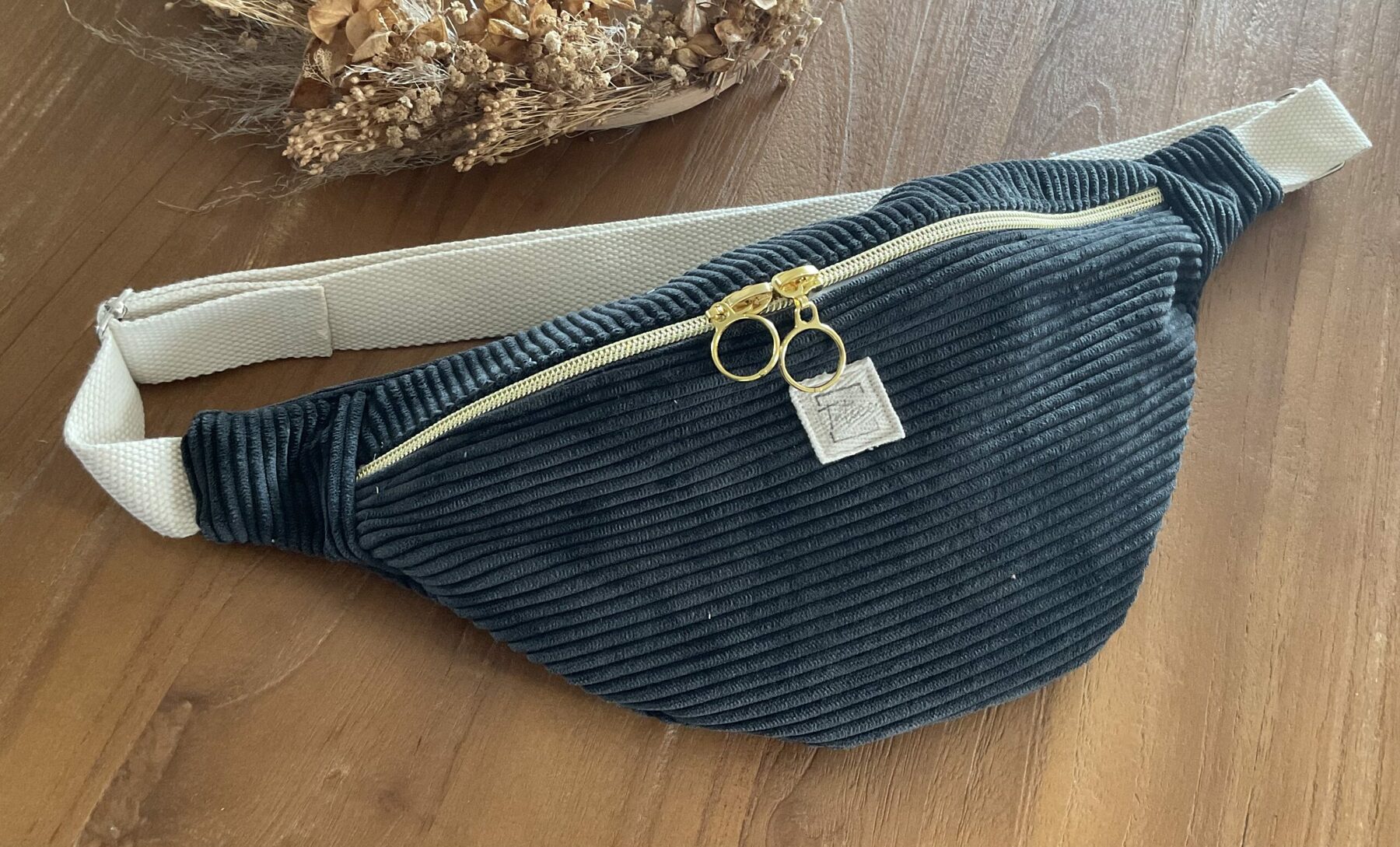 Sac banane velours côtelé noir
