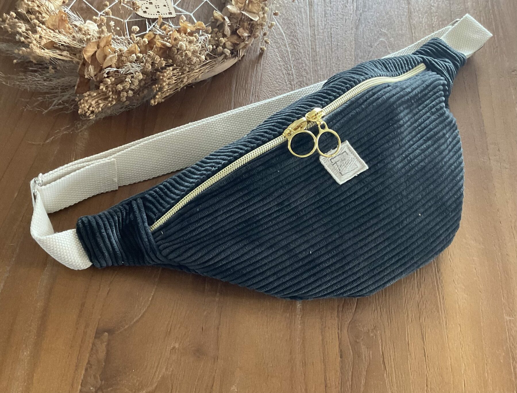 Sac banane velours côtelé noir