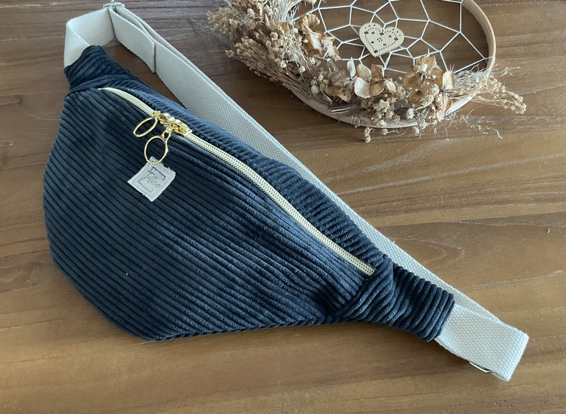 Sac banane velours côtelé noir