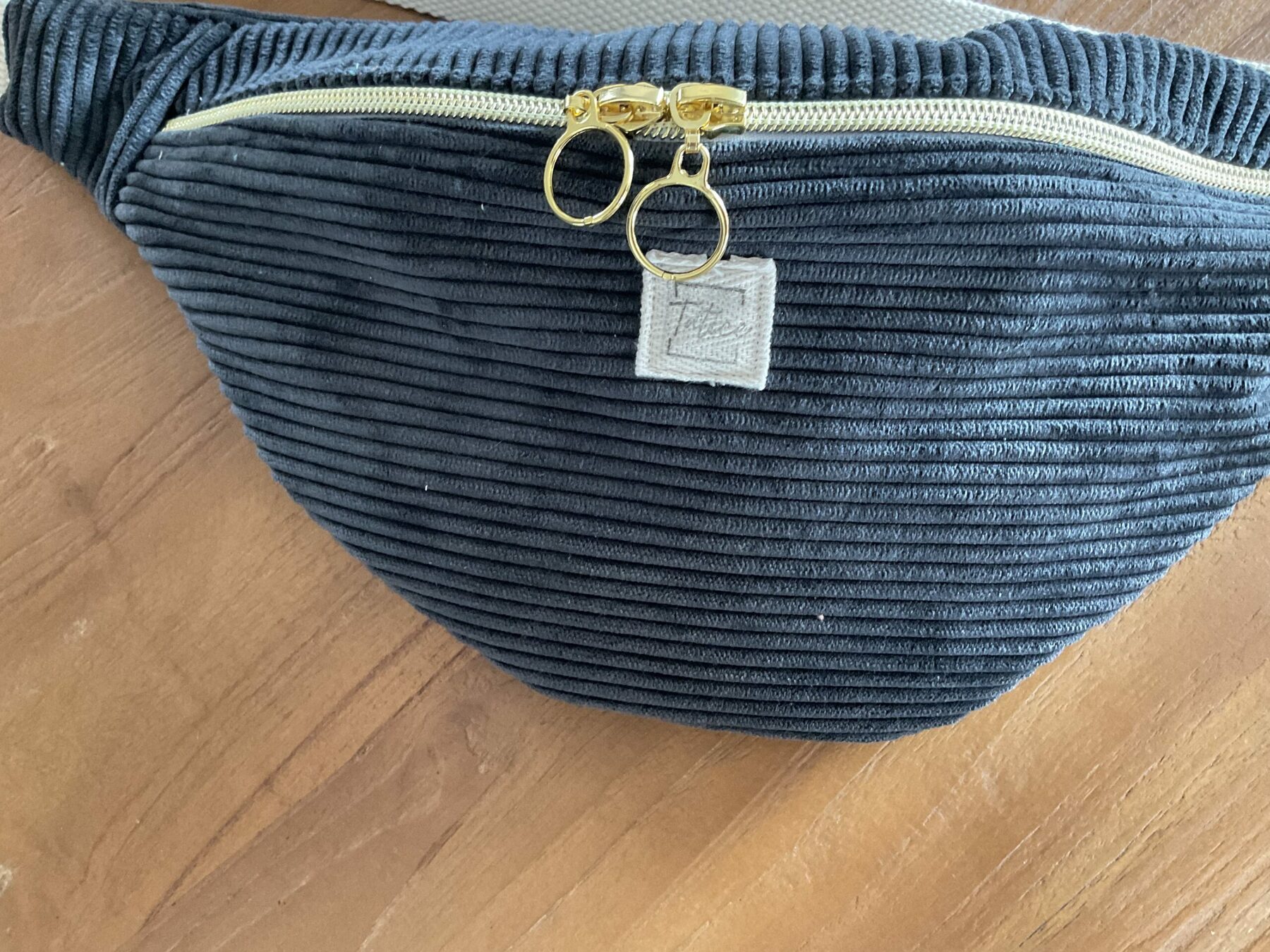 Sac banane velours côtelé noir