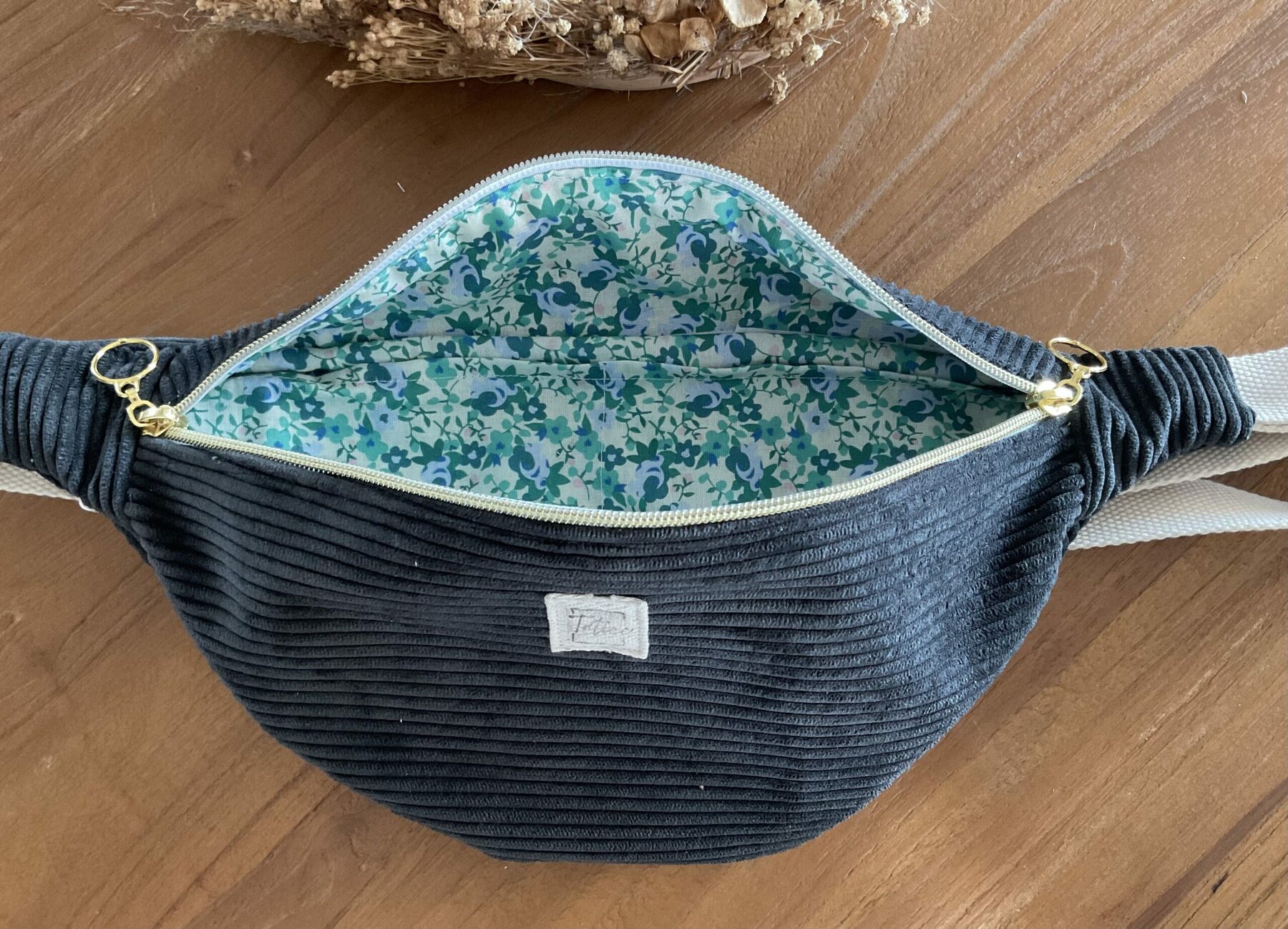 Sac banane velours côtelé noir