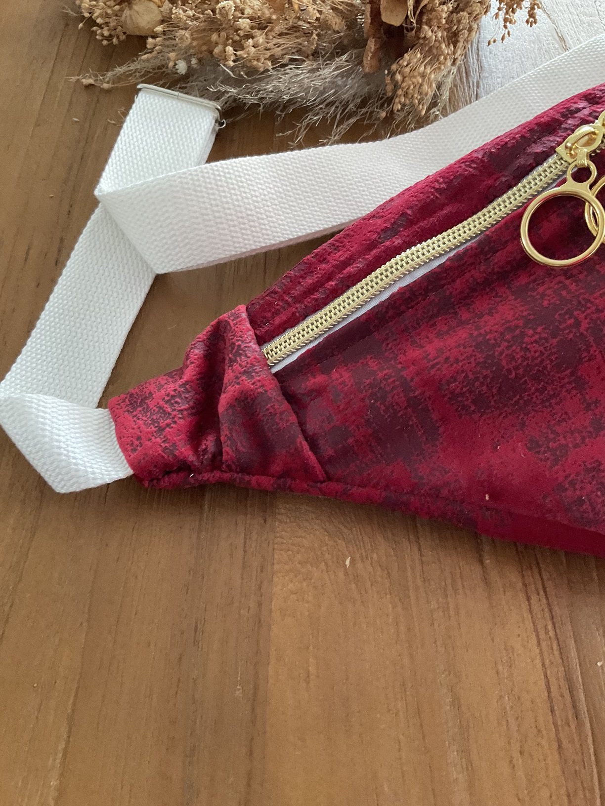 Sac banane velours rouge