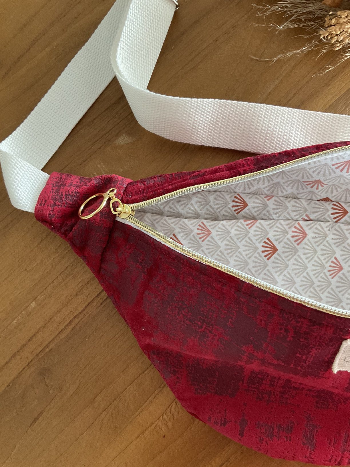 Sac banane velours rouge