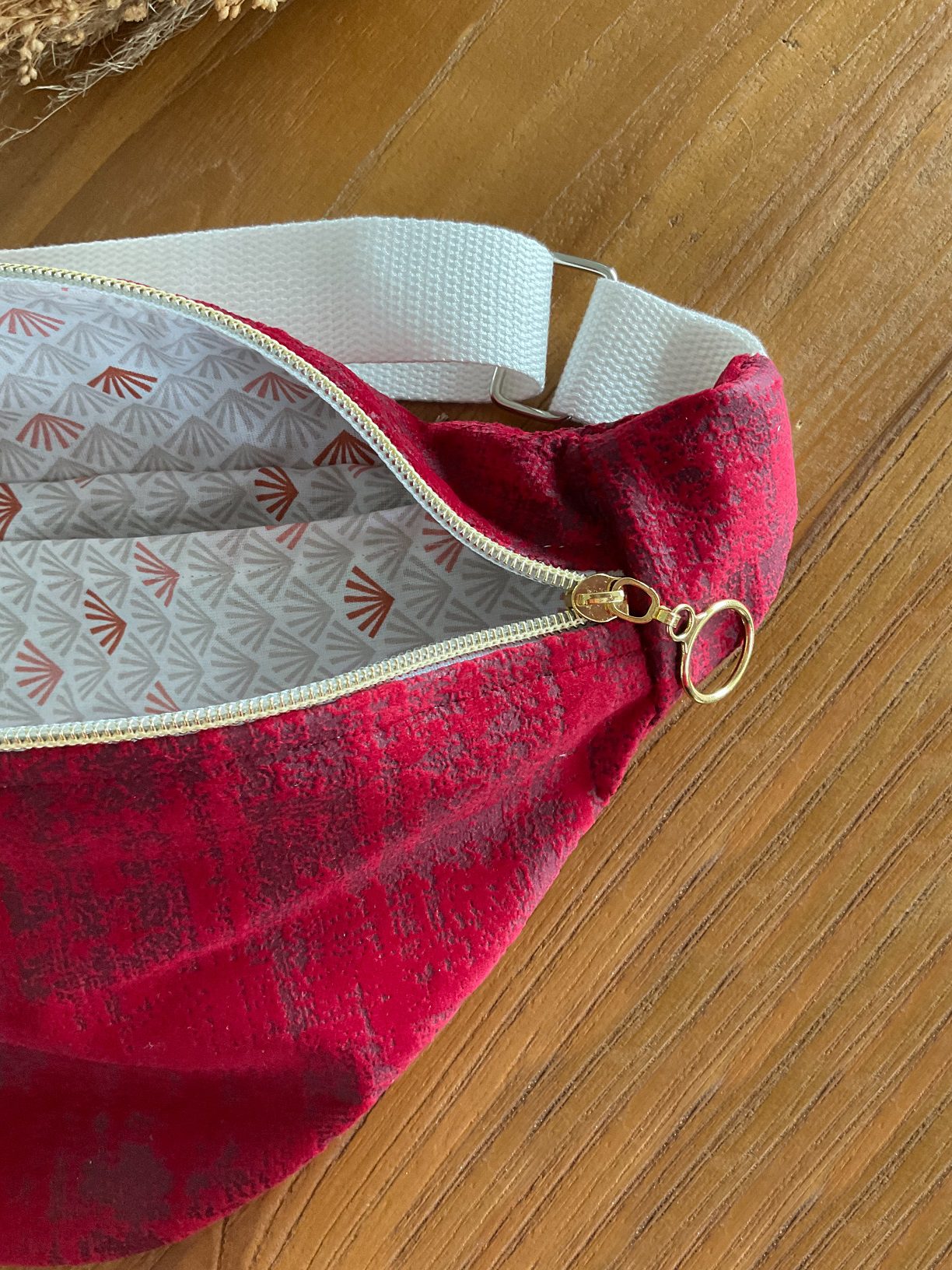 Sac banane velours rouge