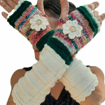 Mitaines femme tricotées main - ecru, chiné multicolore et vert bouteille