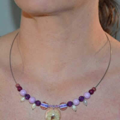 Collier fleur violette