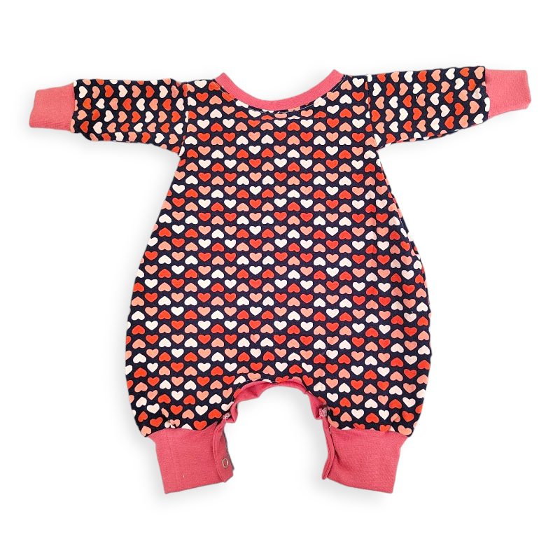 Pyjama ample cœurs rouge sur fond bleu marin – Image 2
