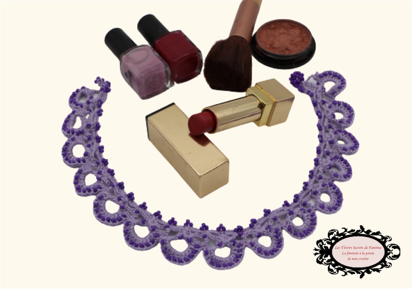 Ras de cou en dentelle de crochet Maya réalisé dans un coton Oeko-tex violet clair