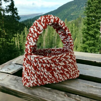 Sac en crochet gris/rouge