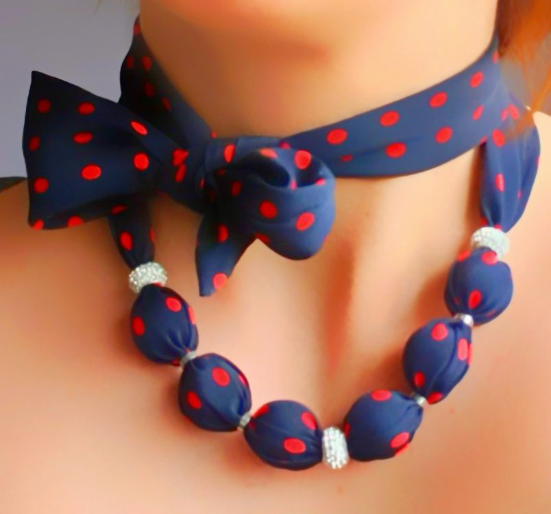 Collier en soie Bérénice
