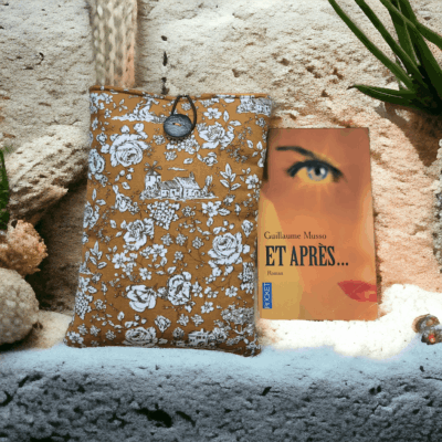 Pochette Molletonnée Fleurs Champêtres - Protège-Livres/Tablettes/Liseuses en Coton Oeko-Tex