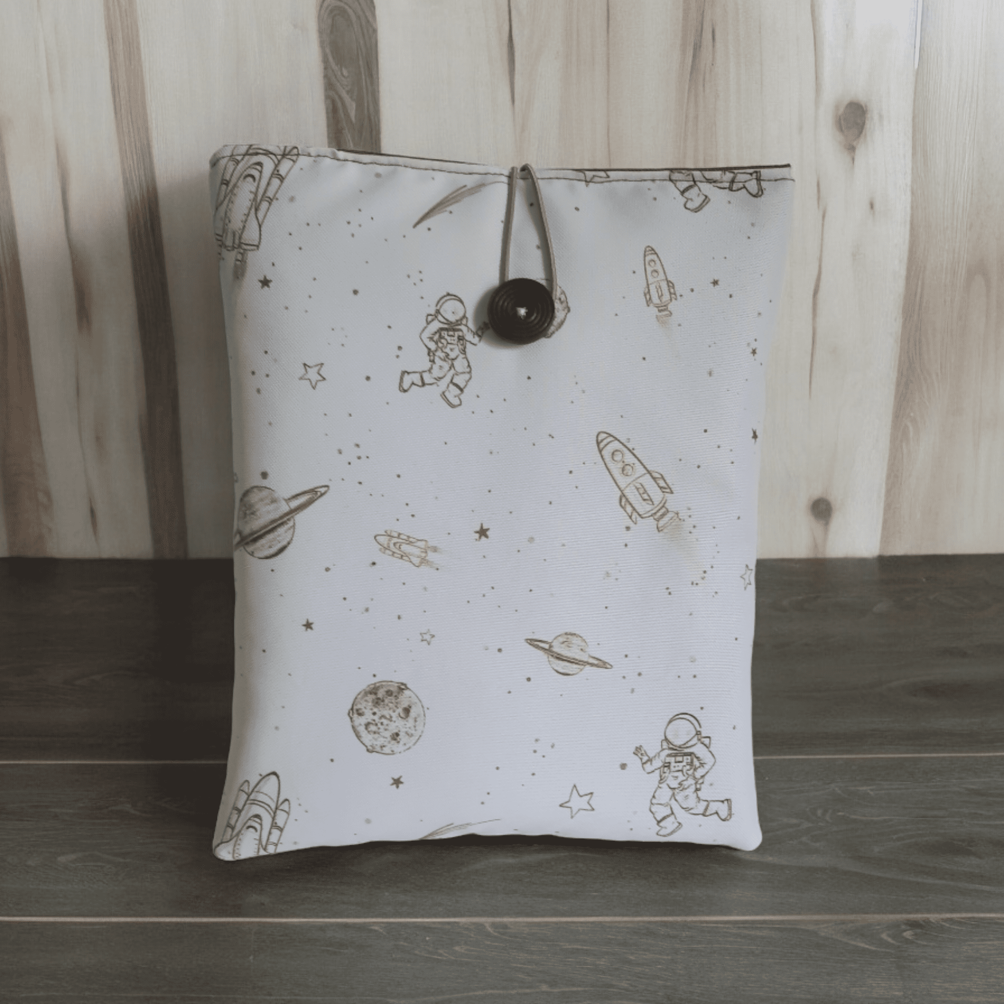 Pochette de Protection Imperméable pour Livres, Tablettes et Liseuses – Motif Espace, Fait Main – Image 2