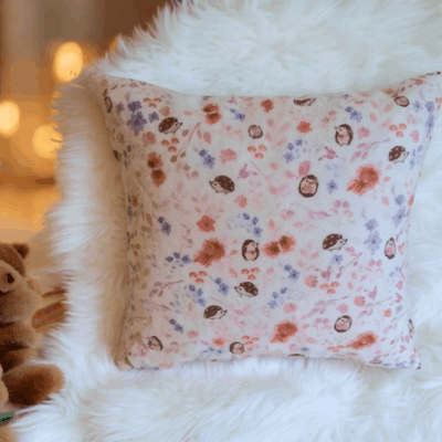 Coussin décoratif pour chambre de bébé – motif hérisson fait main