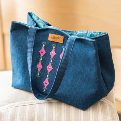 sac en tissu jean avec broderie mauve