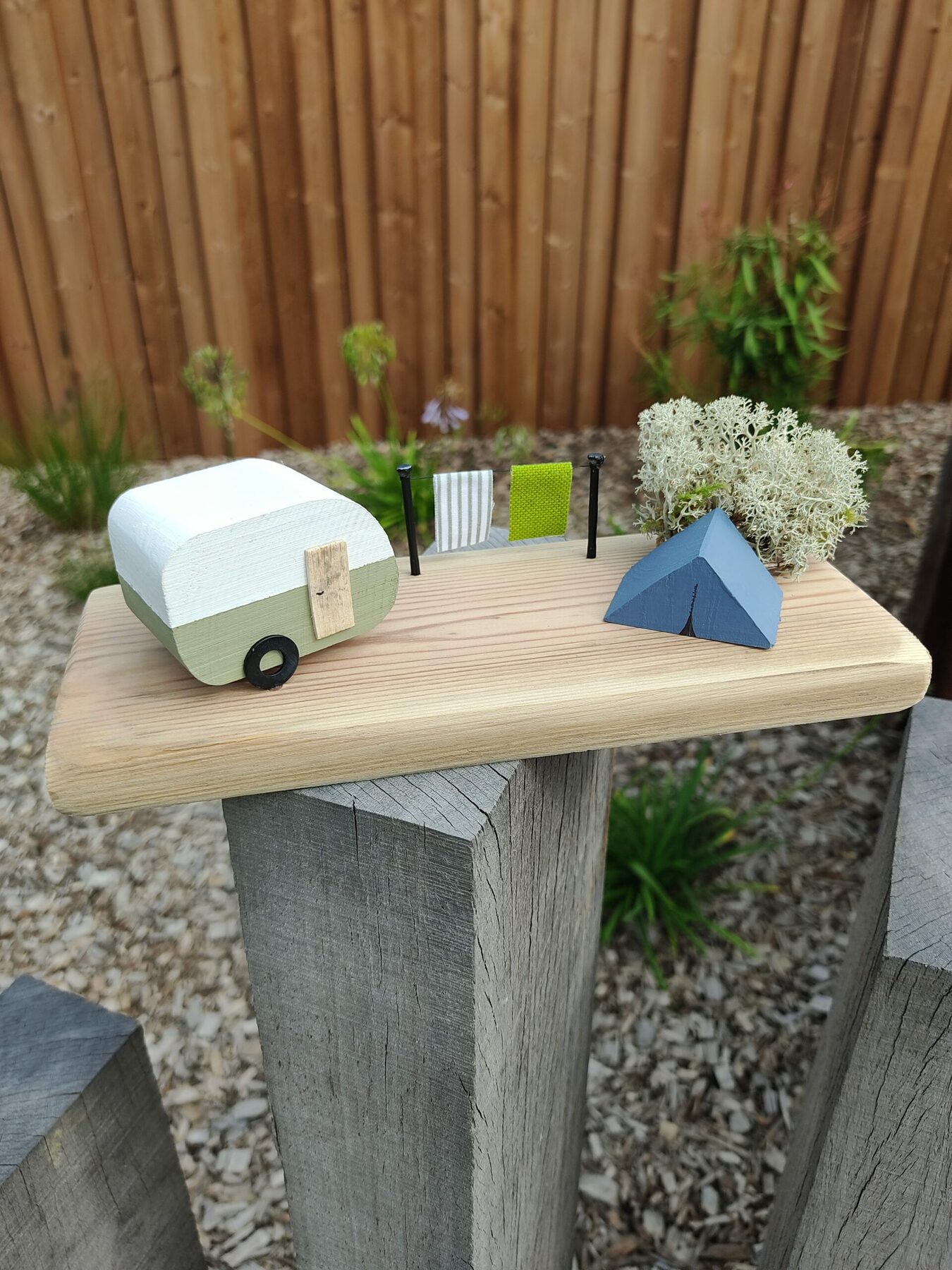 Scène de camping, tente pour un petit air de vacances