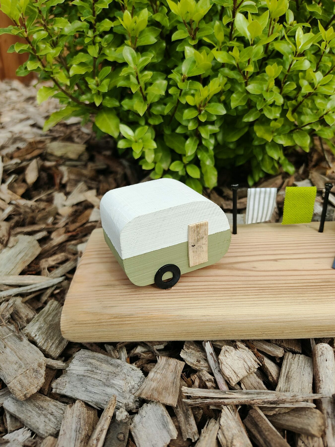 Scène de camping, tente pour un petit air de vacances – Image 3