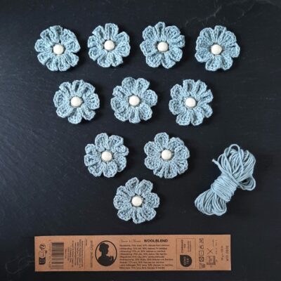 Lot de 10 fleurs au crochet avec boutons décoratifs