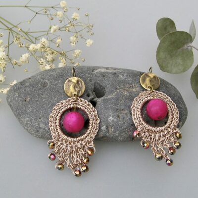 Boucles d'oreilles bohème chic au crochet fil doré rose et perles roses KALI