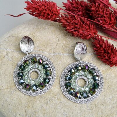 Boucles d'oreilles au crochet et perles en verre vertes