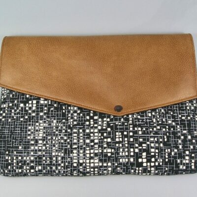 Housse, pochette ordinateur portable tissus jacquard noir et doré
