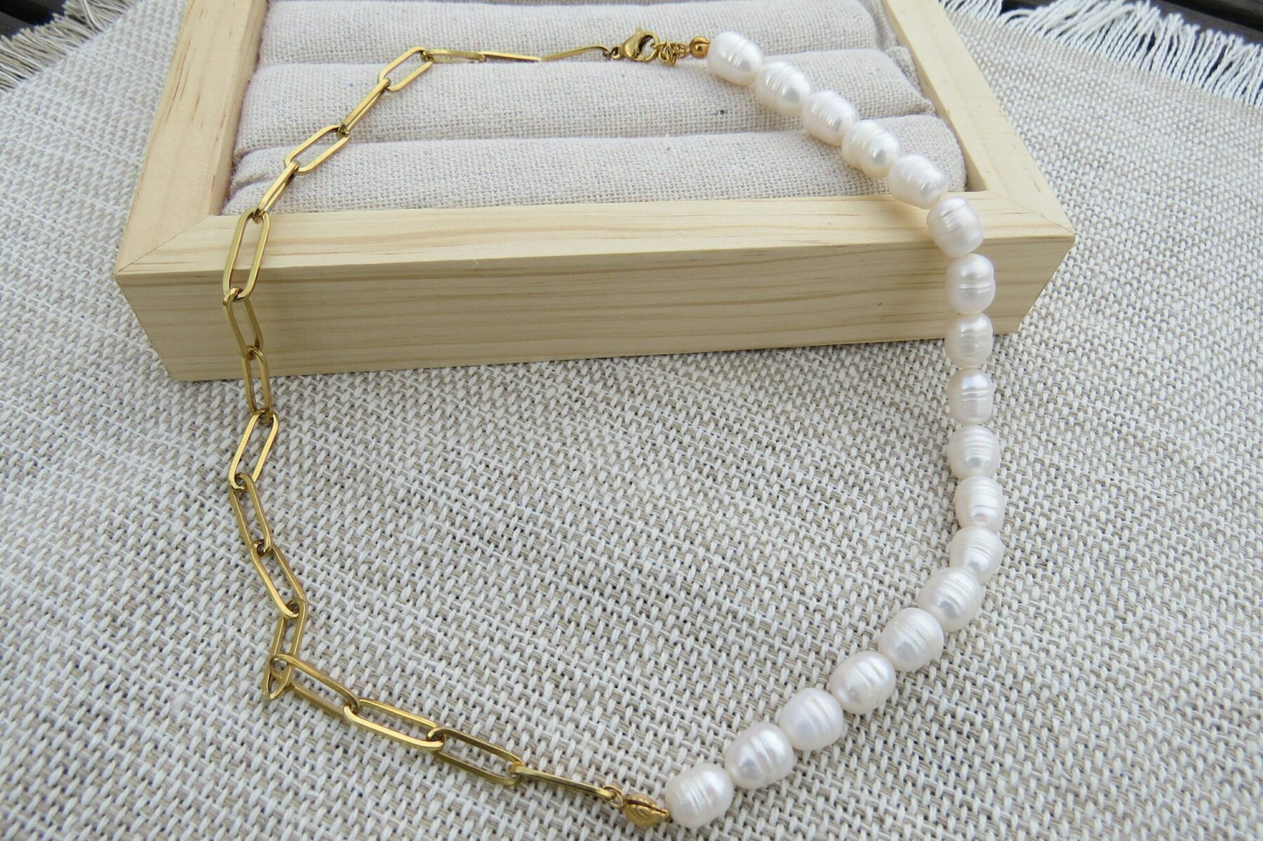 Collier Daphné - Perle d'eau douce et acier inoxydable doré