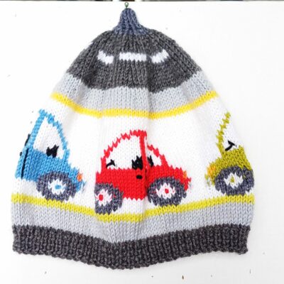 Bonnet avec des voitures pour enfant T 4/6 ans