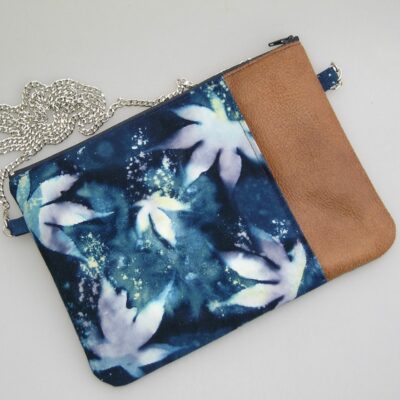 Pochette bandoulière imprimé cyanotype sur coton feuilles d'érable