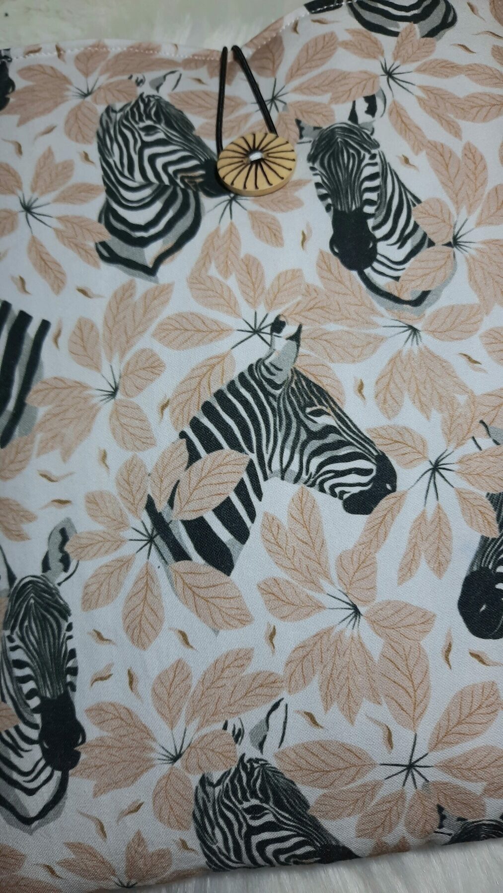 Pochette molletonnée en coton Oeko-Tex – Protège-livres, tablettes et liseuses – Motif zèbres – Image 3