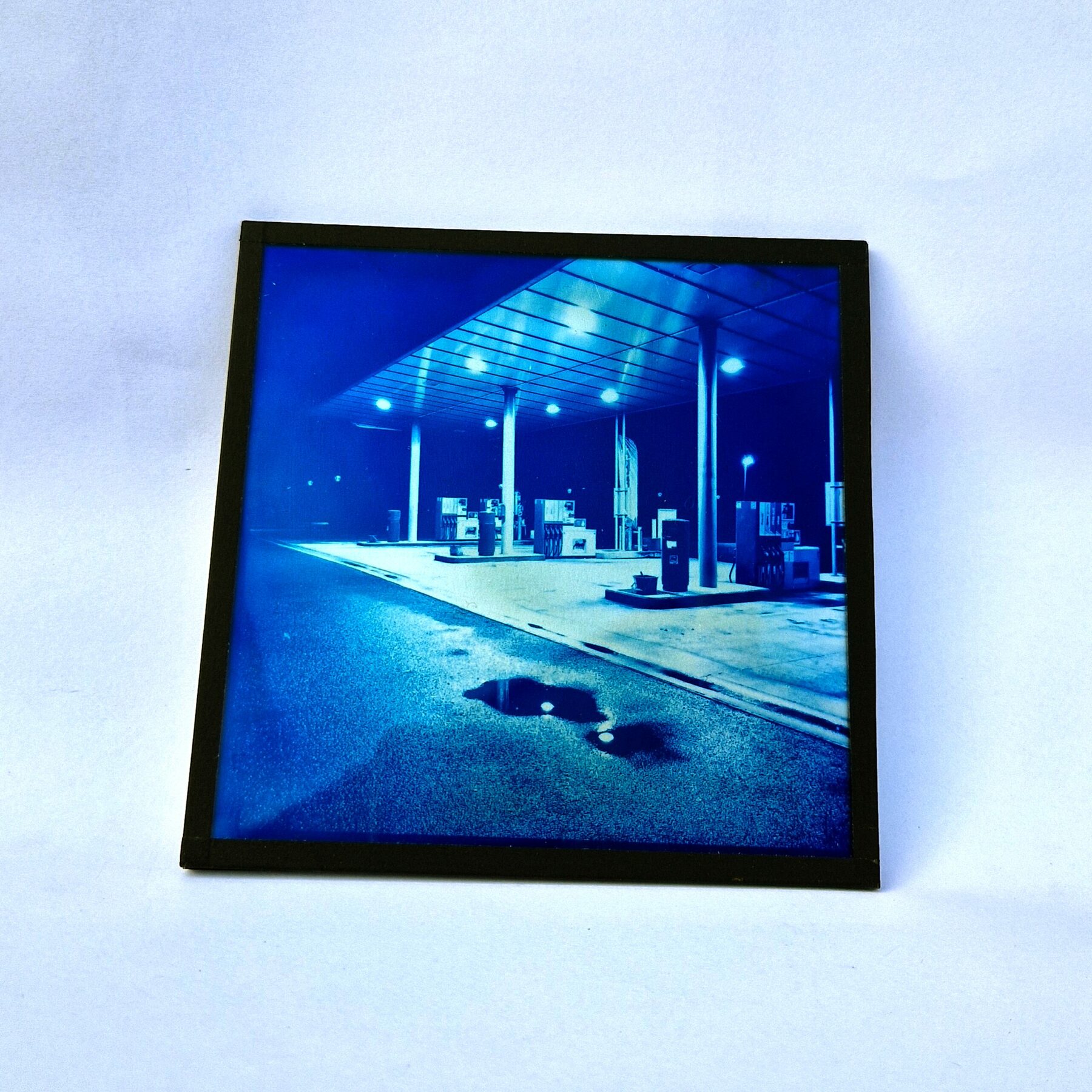 Cyanotype sur Verre - Station Essence – Image 2