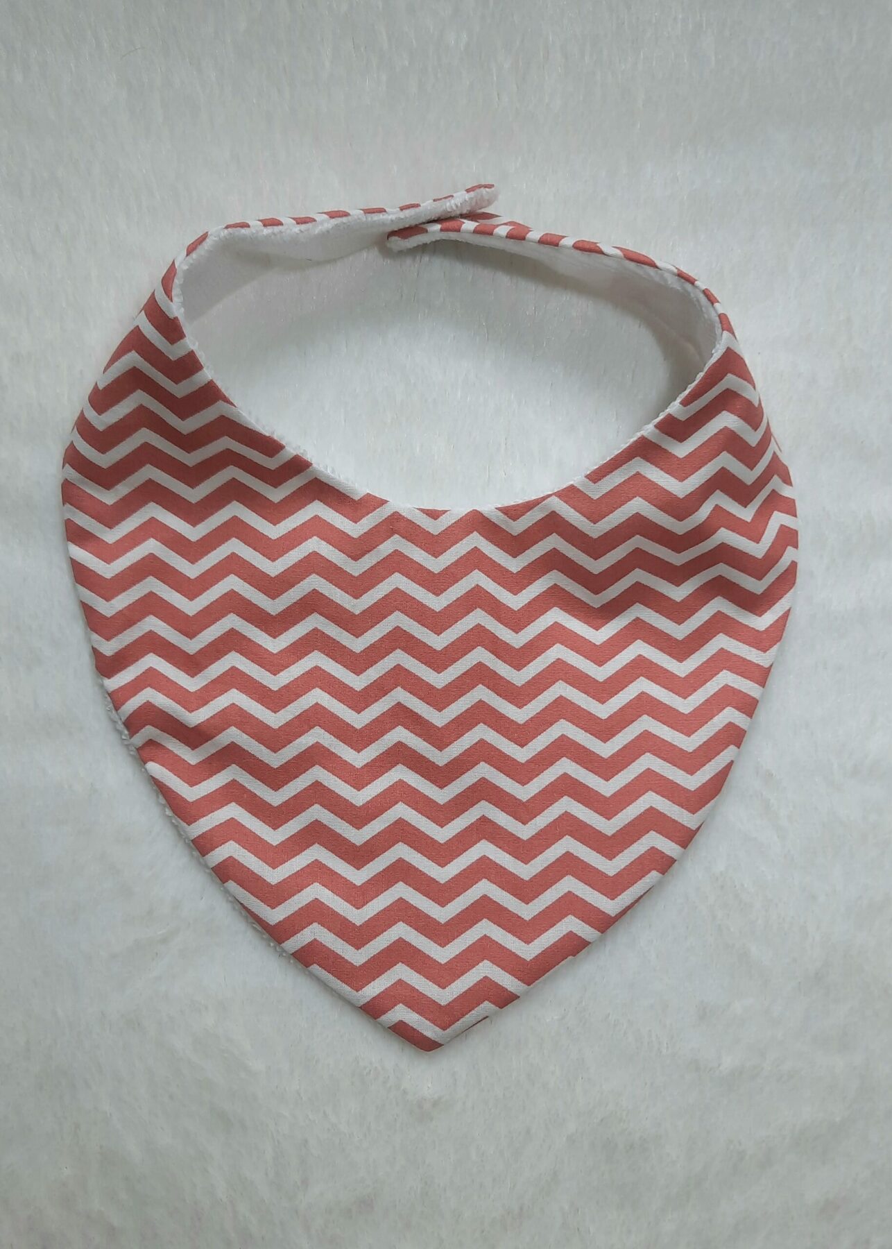 Bavoir Bandana Réversible 0-6 mois – Motif Pompier – Fait Main en Bambou & Coton Oeko-Tex – Image 3