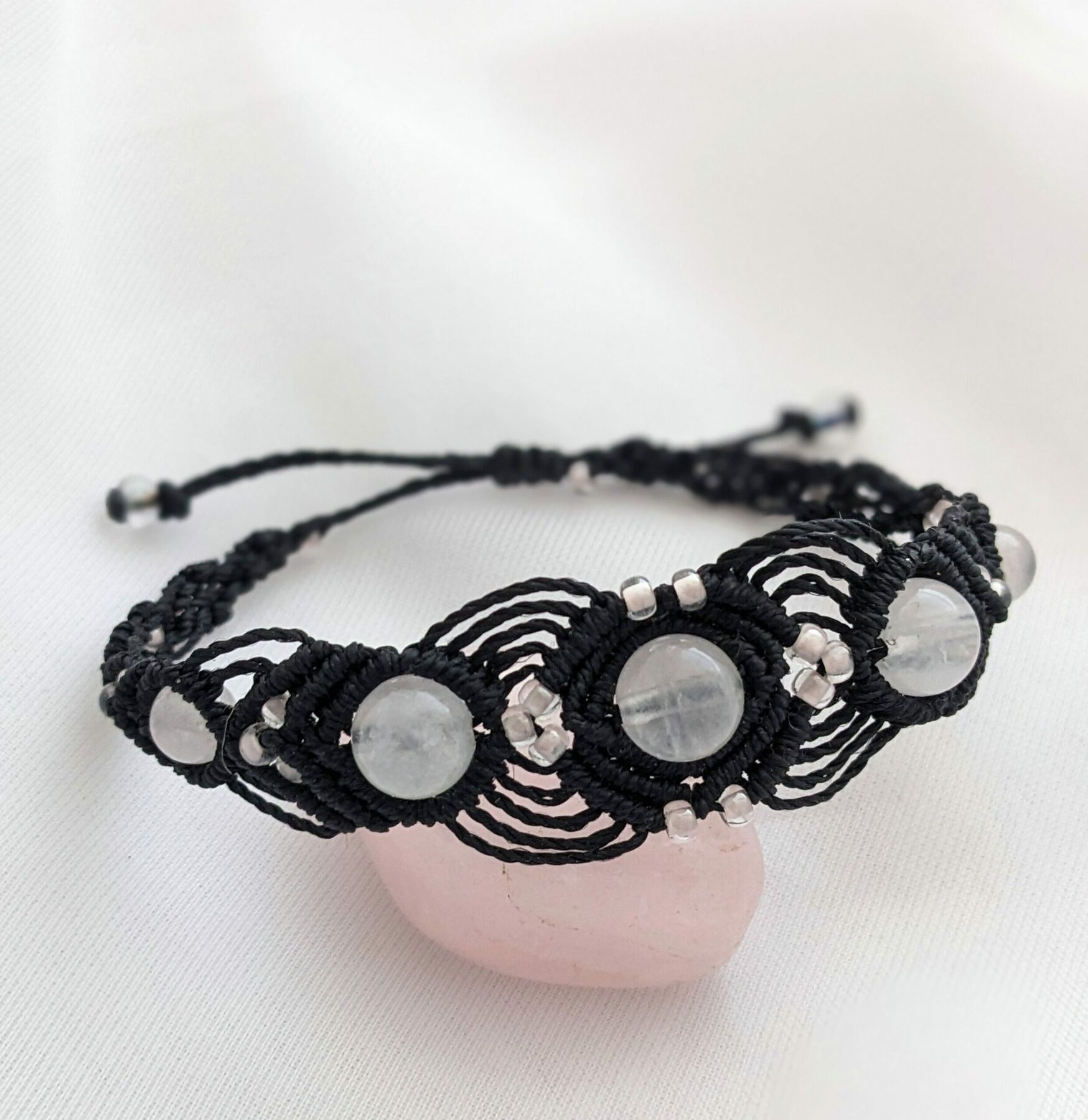 Bracelet Macramé Noir Quartz Rose Clair /Bijou Créateur/lithothérapie – Image 3