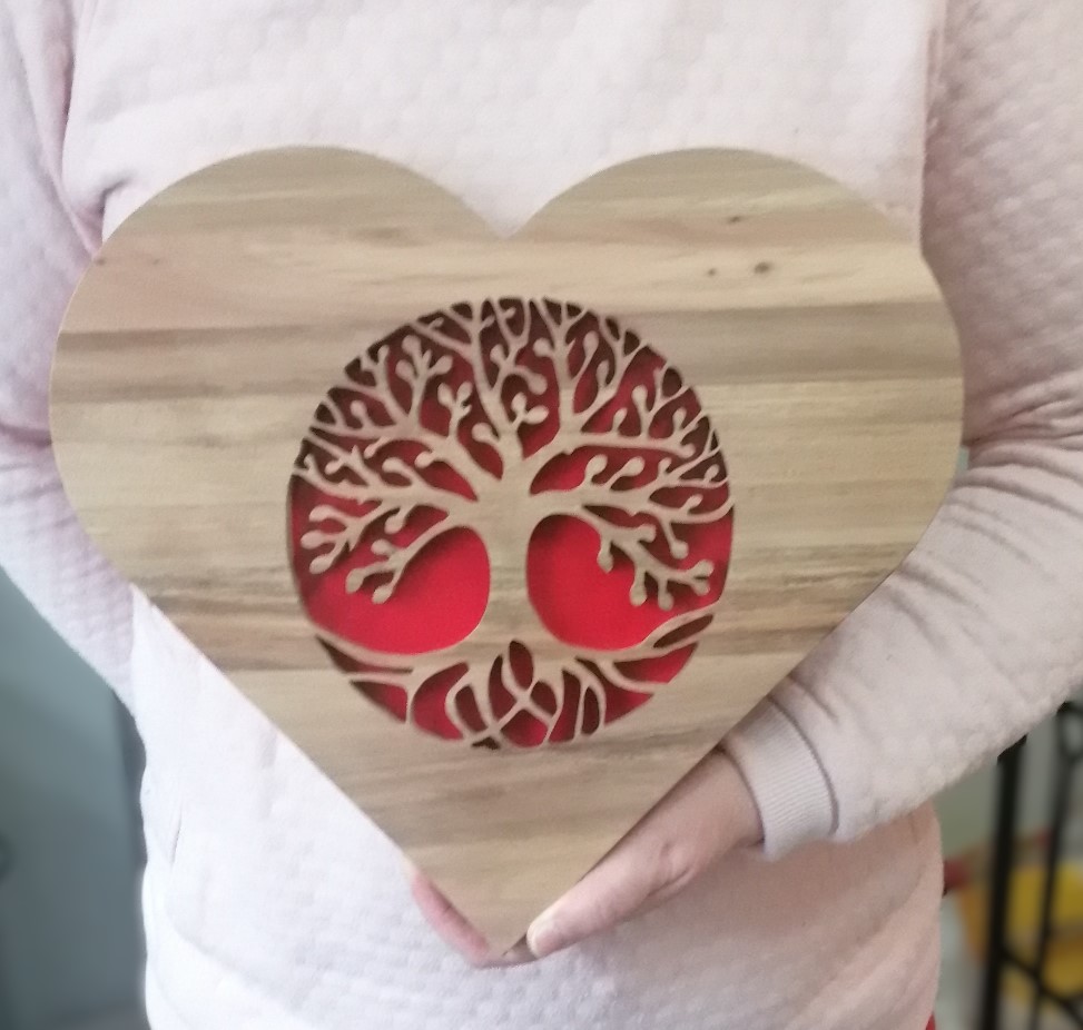 Arbre de vie en cœur fait mains, cadeau fêtes et anniversaires, symbole, décoration murale originale, ambiance reposante et romantique. – Image 4
