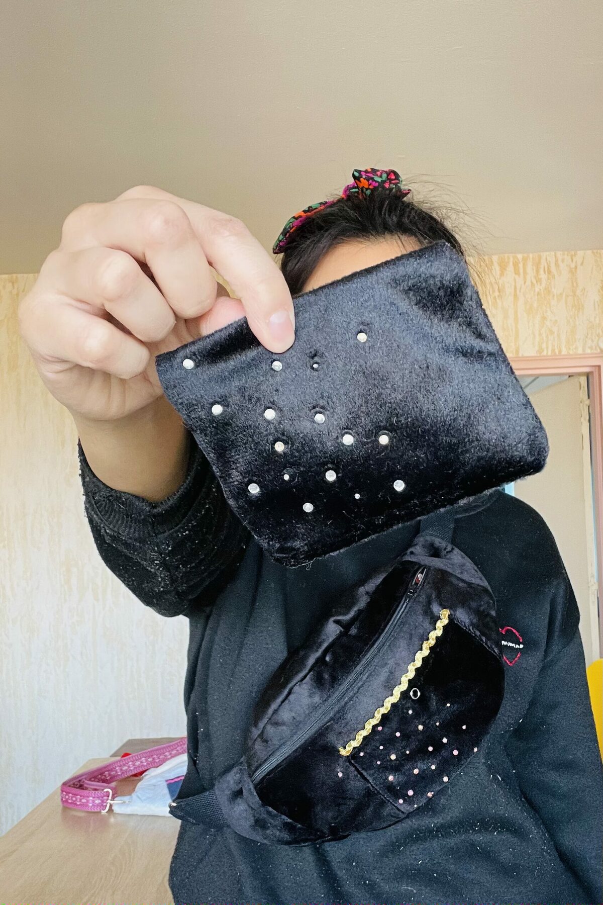 Sac banane adulte velours noir &strass – Image 5