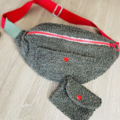 Sac banane adulte Teddy vert et détails rouge