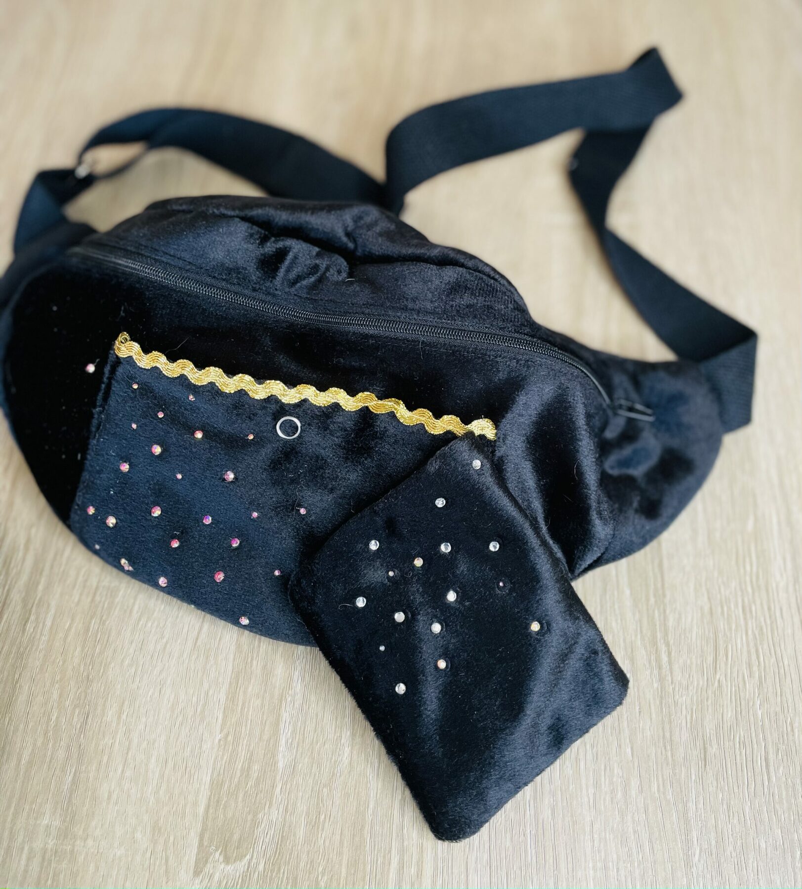 Sac banane adulte velours noir &strass