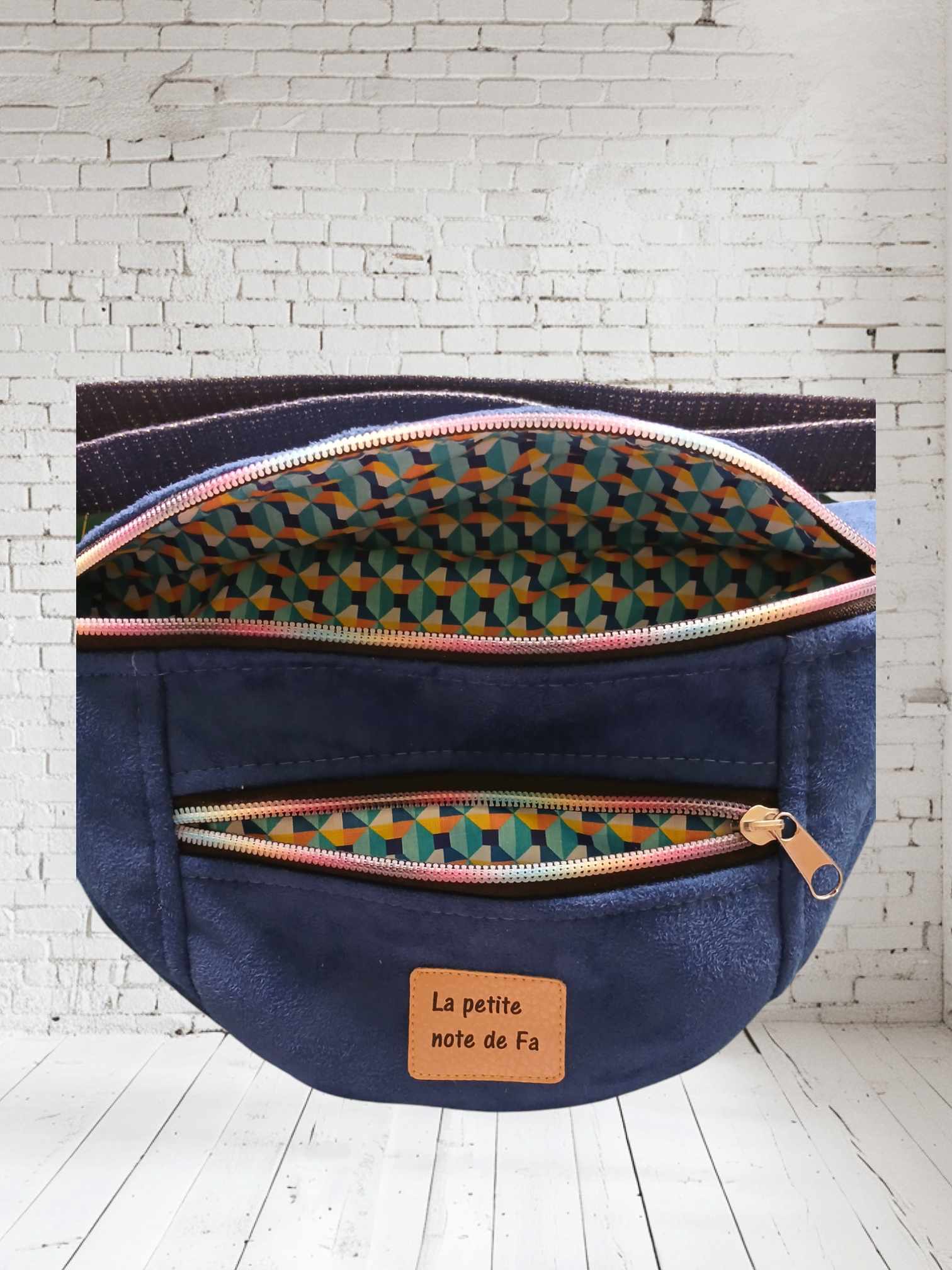 Sac banane en suédine – Image 2