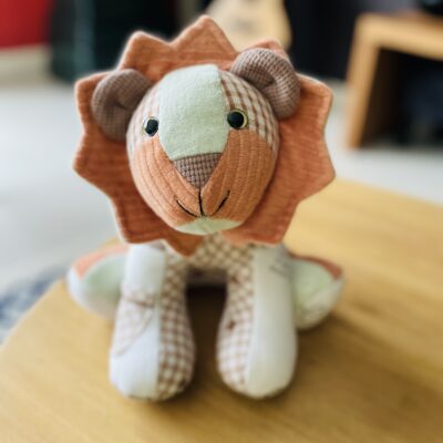 memory - lion, peluche personnalisée à partir de vos vêtements sentimentaux