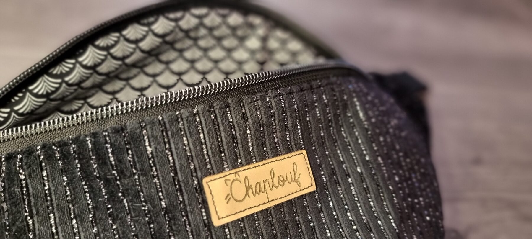 Sac banane velours côtelé noir simple ou pailleté. Modèles uniques, tissus originaux, fabrication artisanale dans mon atelier gersois. – Image 2