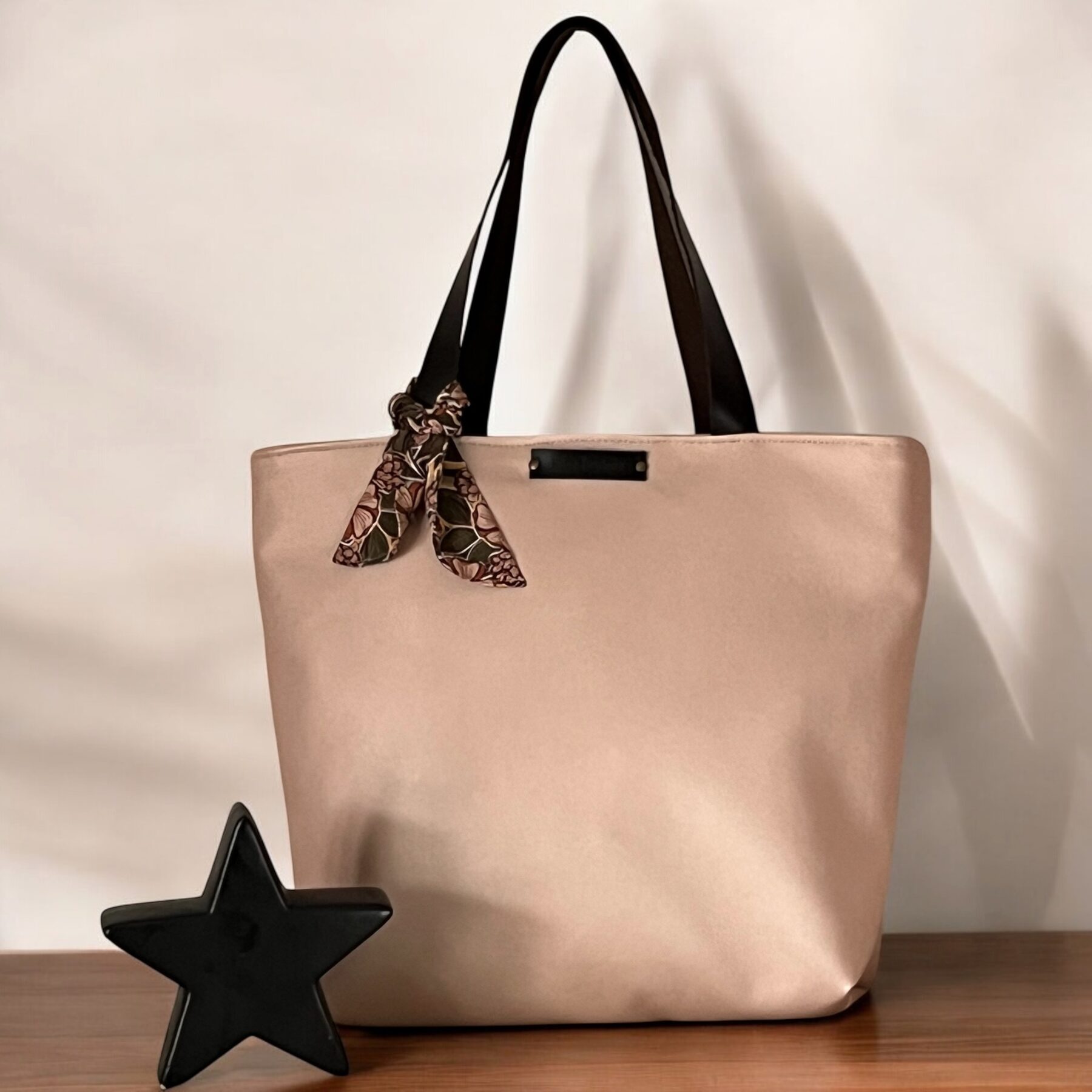 Sac cabas en simili cuir irisé rose poudré et anses en cuir